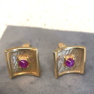 Men’s jeweled cuff links